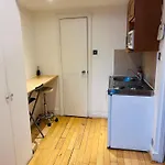 F5- Mezzanine Studio fits 3 Near Paddington